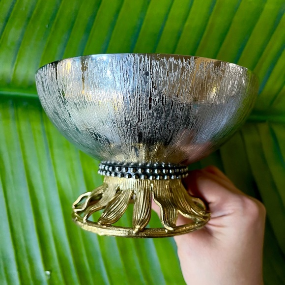 Only 1 left in stock Michael Aram Sunflower Nut bowl new in box - Picture 6 of 10